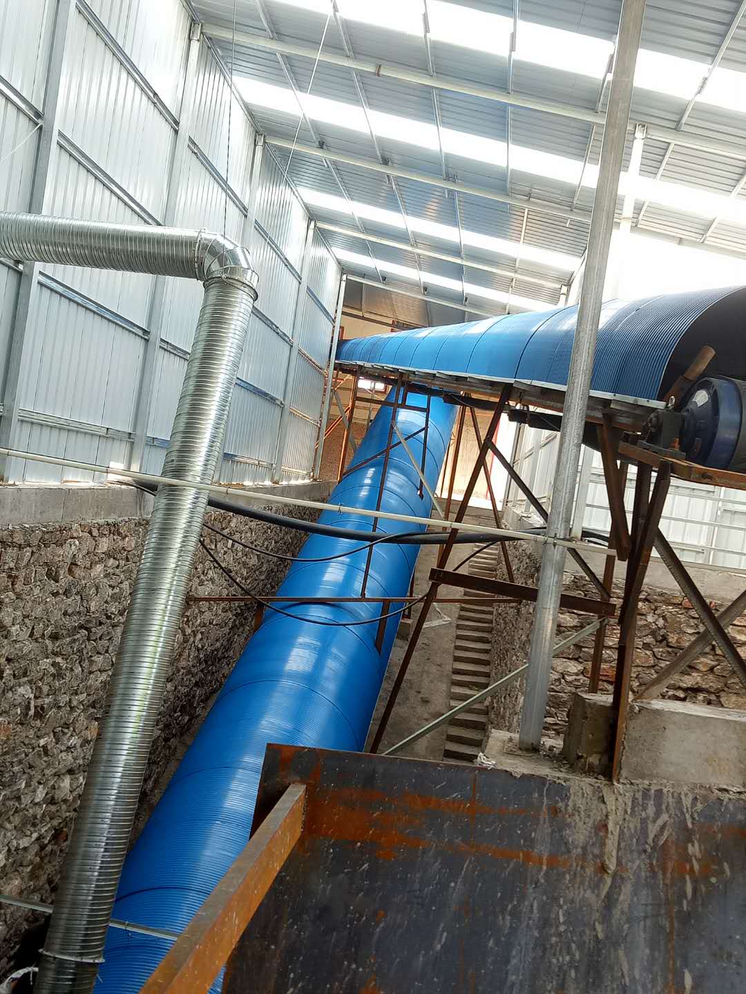 石料廠碎石機輸送帶加裝脈沖除塵器